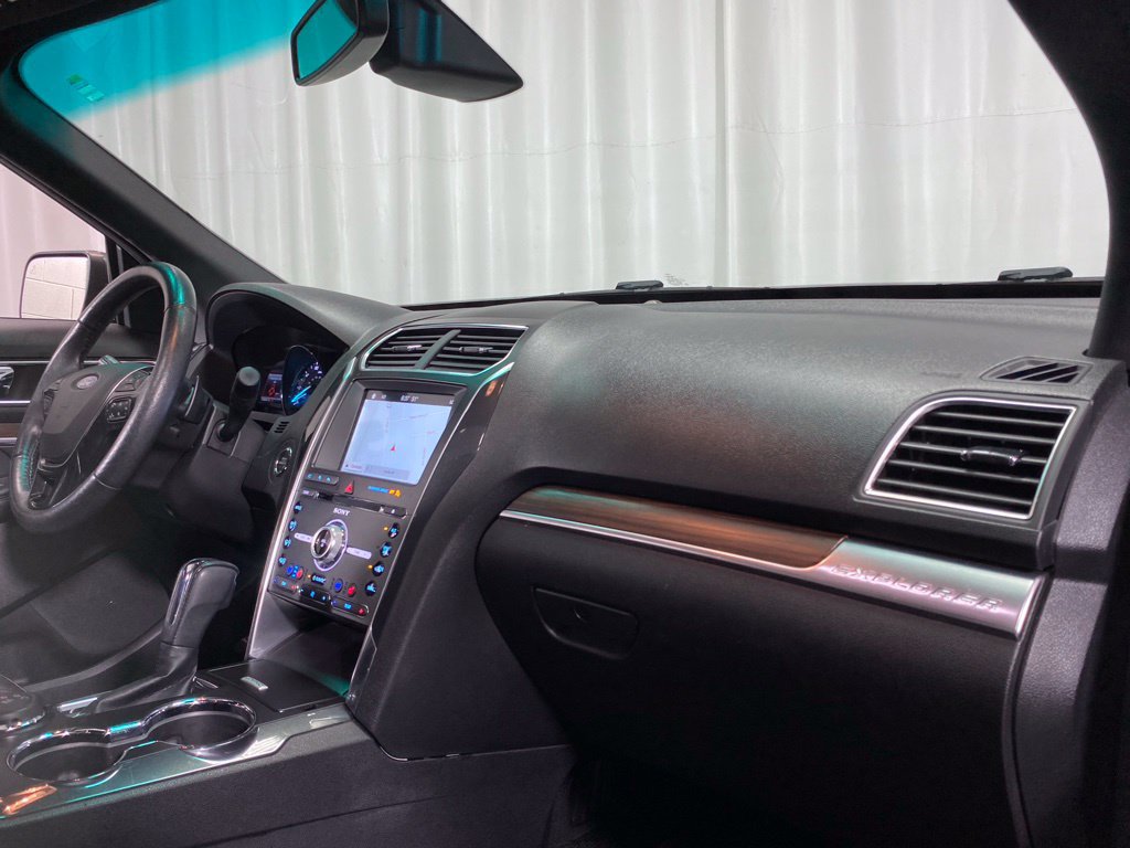 Used 2017 Ford Explorer Limited w/ Equipment Group 301A AWD/4WD image 35