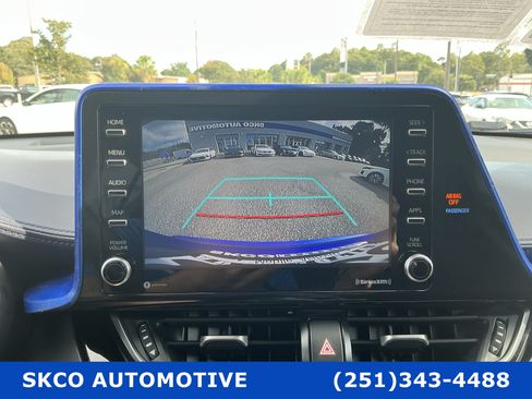 Used 2020 Toyota C-HR XLE FWD image 27