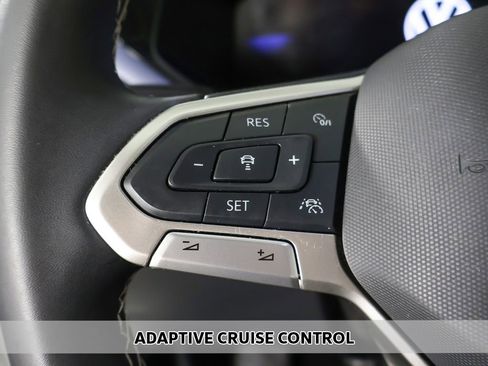 Used 2024 Volkswagen Taos SE w/ Panoramic Sunroof Package AWD/4WD image 4