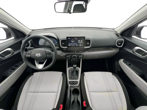 Used 2025 Hyundai Venue SEL FWD image 13