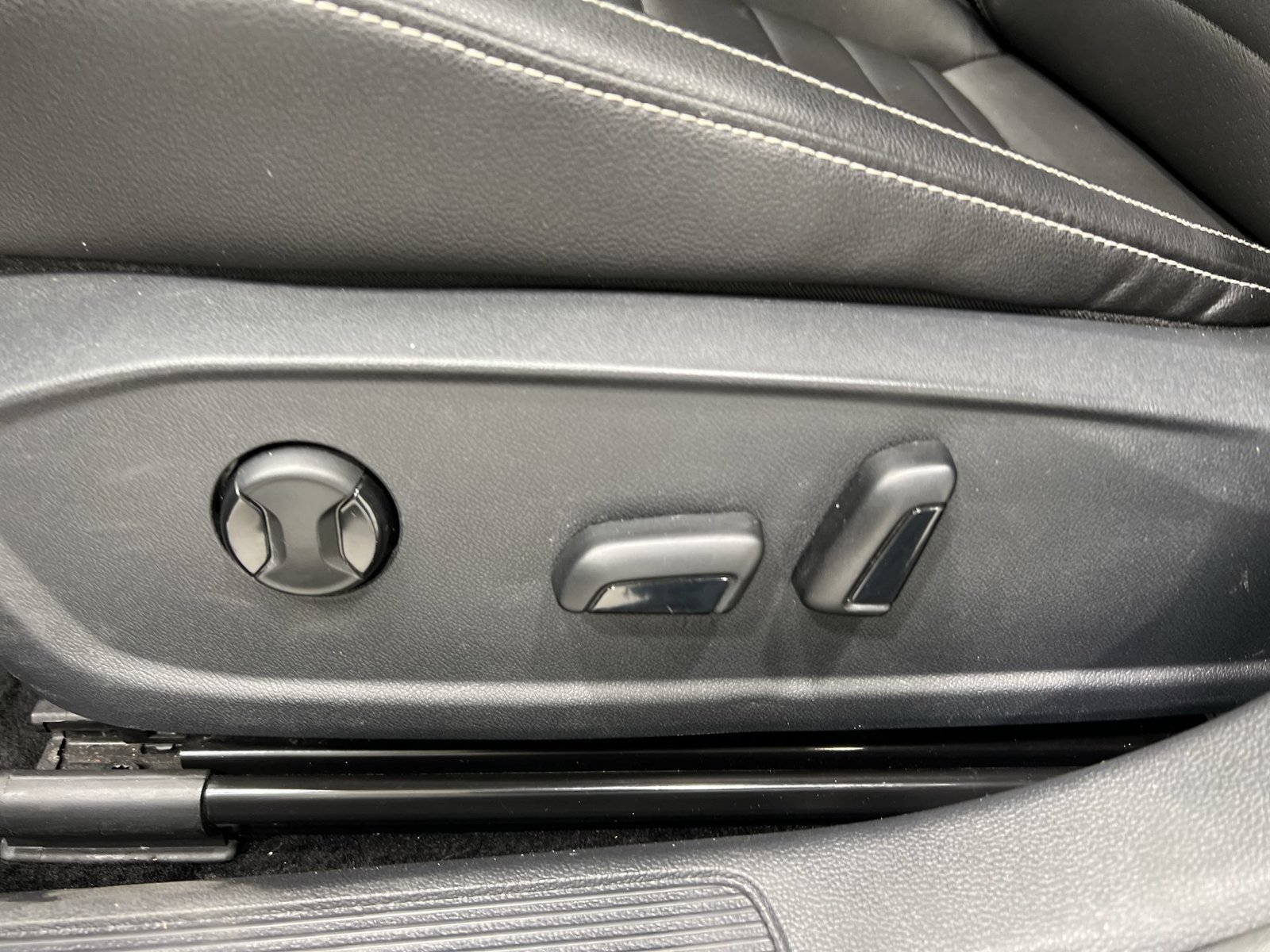 Used 2024 Volkswagen Jetta SE FWD image 12