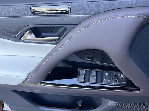 Used 2023 Lexus LX 600 4WD w/ Accessory Package (Z1) image 25