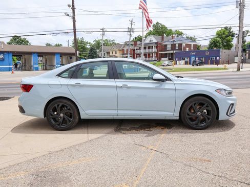 Used 2026 Volkswagen Jetta SE w/ Black Wheel Package FWD image 6