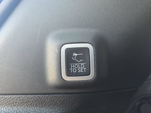 Certified 2023 Jeep Grand Cherokee Limited AWD/4WD image 13