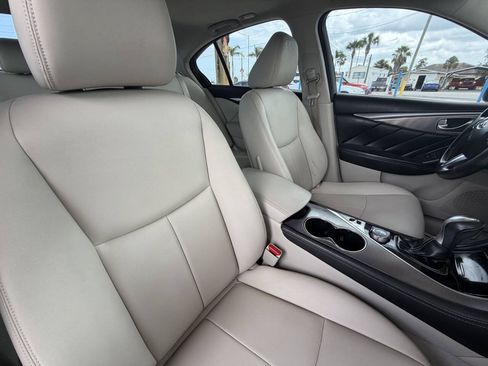 Used 2015 INFINITI Q50 w/ Moonroof Package RWD image 5