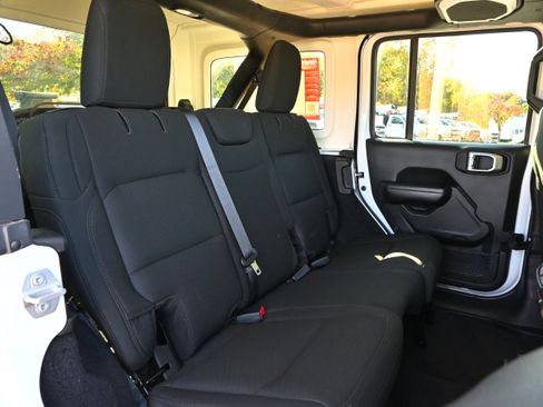 Used 2019 Jeep Wrangler Unlimited Sport S image 10