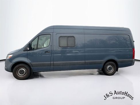 Used 2021 Mercedes-Benz Sprinter 2500 image 4