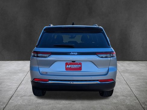 New 2025 Jeep Grand Cherokee Laredo image 5