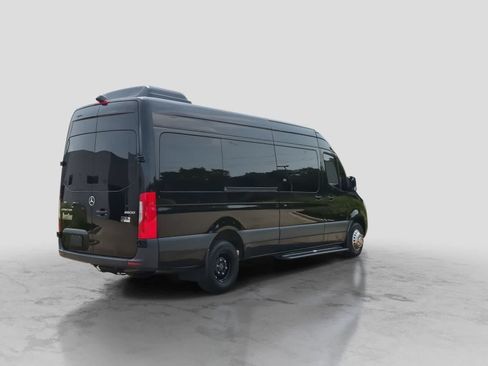 Used 2022 Mercedes-Benz Sprinter 3500 image 8