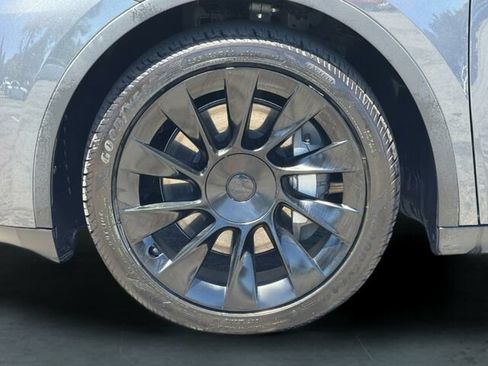 Used 2023 Tesla Model Y Long Range AWD/4WD image 34