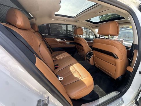 Used 2020 BMW 750i xDrive w/ Executive Package AWD/4WD image 37