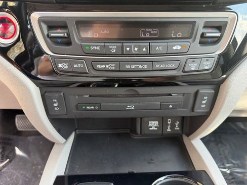 Used 2017 Honda Pilot Touring image 28