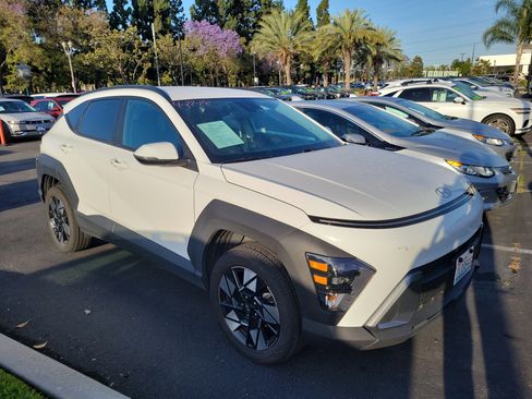 Used 2024 Hyundai Kona SEL image 2