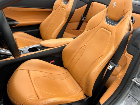 Used 2019 Ferrari Portofino RWD image 32