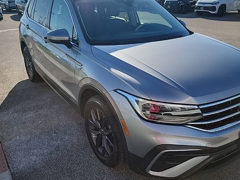 Used 2022 Volkswagen Tiguan SE image 2