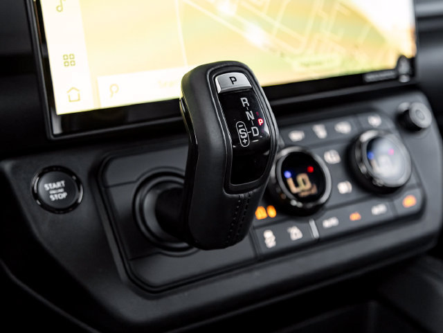 New 2026 Land Rover Defender 110 OCTA AWD/4WD image 25