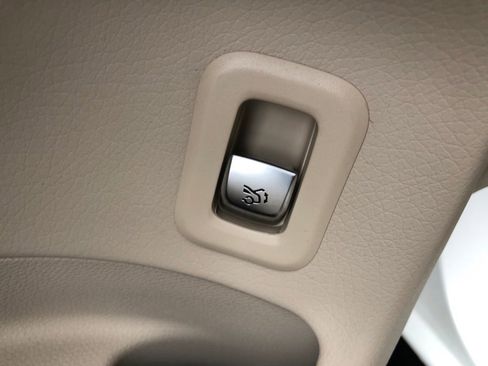 Used 2022 Mercedes-Benz GLC 300 4MATIC image 12