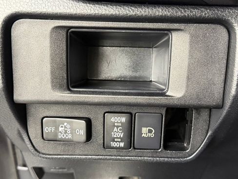 Used 2018 Toyota Tacoma TRD Sport w/ Technology Package RWD image 28
