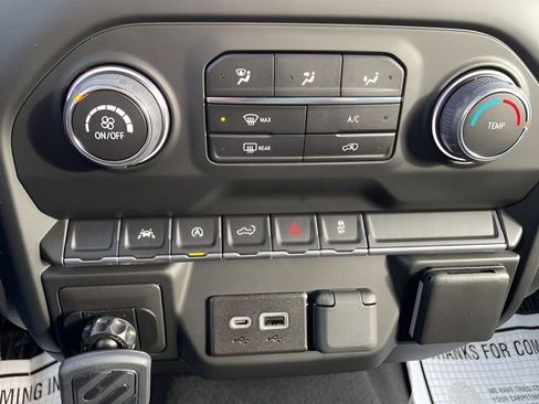 Used 2022 Chevrolet Silverado 1500 Custom image 17