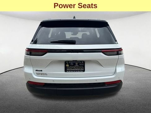 Used 2024 Jeep Grand Cherokee Altitude AWD/4WD image 11