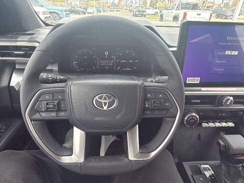 Used 2023 Toyota Highlander XLE AWD/4WD image 14
