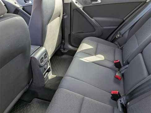Used 2017 Volkswagen Tiguan S image 30