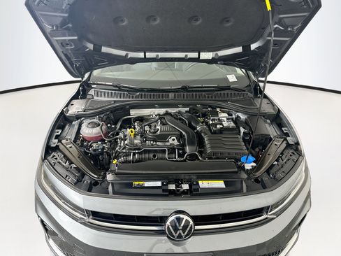 Used 2025 Volkswagen Jetta SE FWD image 33