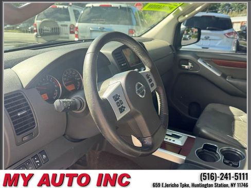 Used 2011 Nissan Pathfinder LE w/ Navigation Pkg AWD/4WD image 25