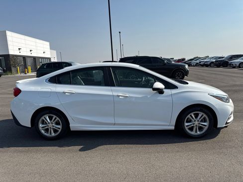 Used 2018 Chevrolet Cruze LT FWD image 8