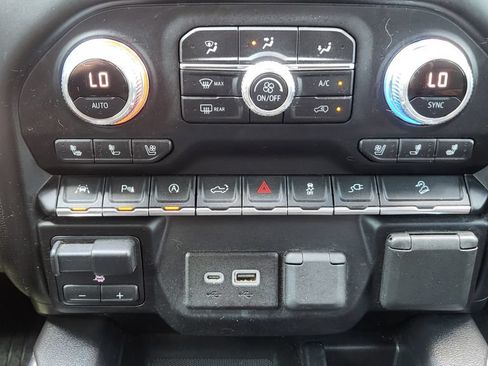 Used 2020 GMC Sierra 1500 AT4 w/ Technology Package AWD/4WD image 38