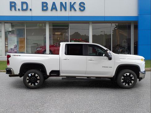 Used 2020 Chevrolet Silverado 2500 LT w/ All Star Edition image 3