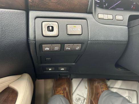 Used 2008 Lexus LS 600h L image 32