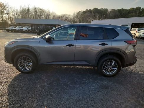 Used 2024 Nissan Rogue S image 2