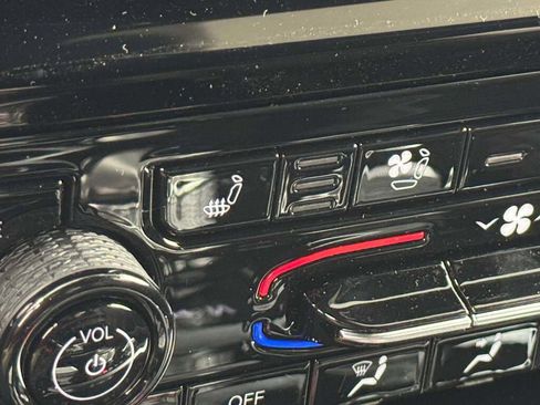 New 2025 Jeep Grand Cherokee Overland w/ Trailer Tow Package image 32