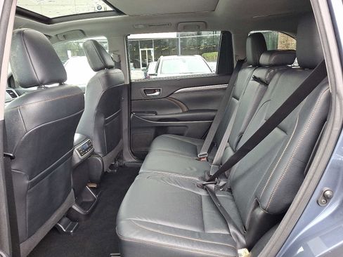 Used 2017 Toyota Highlander Limited Platinum w/ Carpet Mat Package image 11