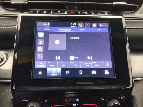 Used 2023 Jeep Grand Cherokee L Laredo image 25