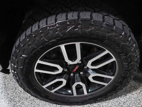 Used 2019 GMC Sierra 1500 AT4 w/ Off Road Performance Package AWD/4WD image 11