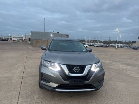 Used 2018 Nissan Rogue S image 3