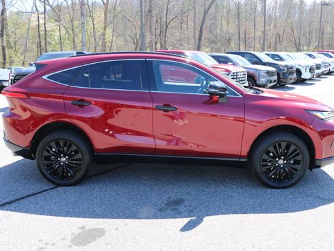 Used 2023 Toyota Venza Nightshade image 9