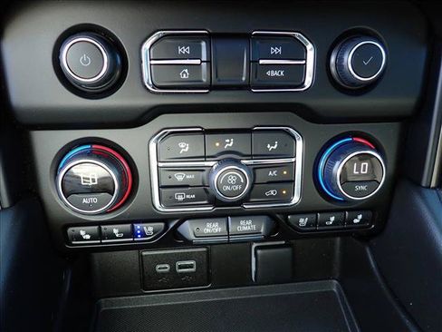 Used 2023 Chevrolet Tahoe High Country AWD/4WD image 23
