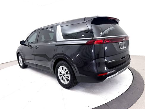 Used 2023 Kia Carnival LX FWD image 16