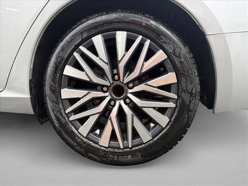 Used 2024 Nissan Altima 2.5 SV FWD image 9