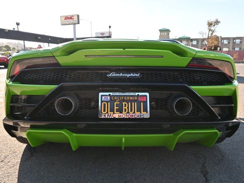 Used 2021 Lamborghini Huracan EVO RWD image 12