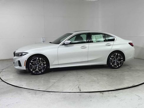 Used 2025 BMW 330i xDrive Sedan w/ Premium Package image 5