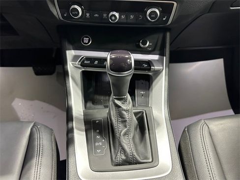 Used 2024 Audi Q3 2.0T Premium w/ Convenience Package image 11