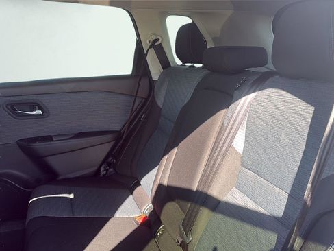 Used 2023 Nissan Rogue SV image 19