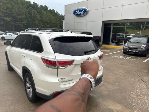 Used 2015 Toyota Highlander XLE FWD image 13