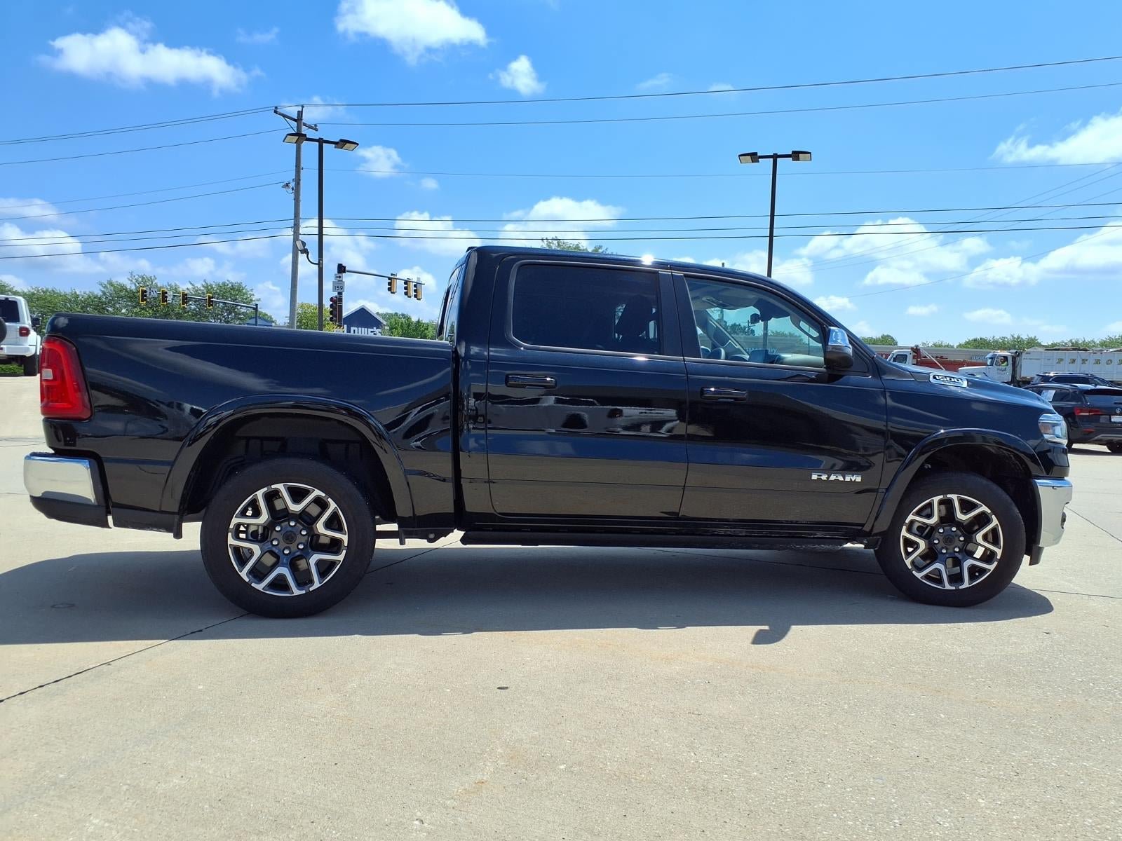Used 2025 RAM 1500 Laramie AWD/4WD image 43