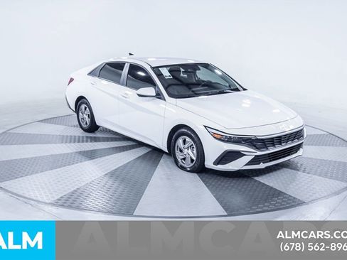 Used 2025 Hyundai Elantra SE FWD image 14