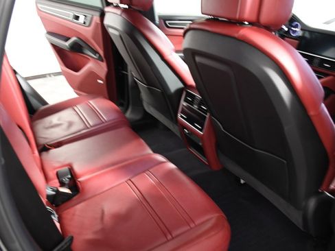 Used 2020 Porsche Cayenne S image 22